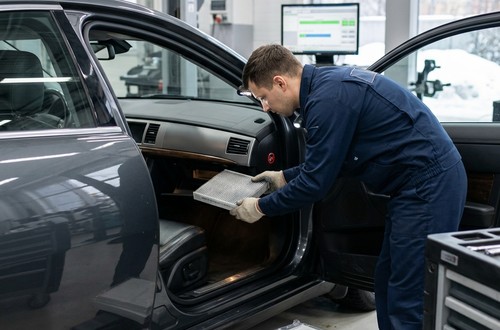 Замена салонного фильтра Jaguar XF
